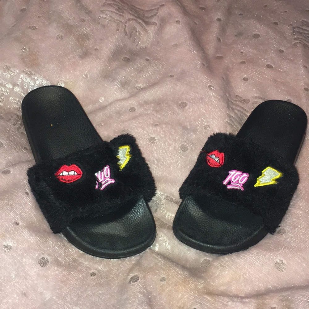 Faux fur emoji slides